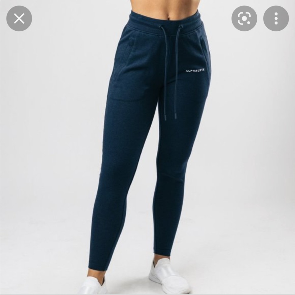 ALPHALETE Core Jogger in True Navy